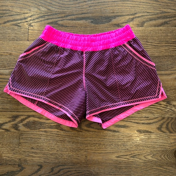 💕HP💕Lululemon Shake & Break Tracker Hyper Stripe Pink Shorts - Picture 7 of 12